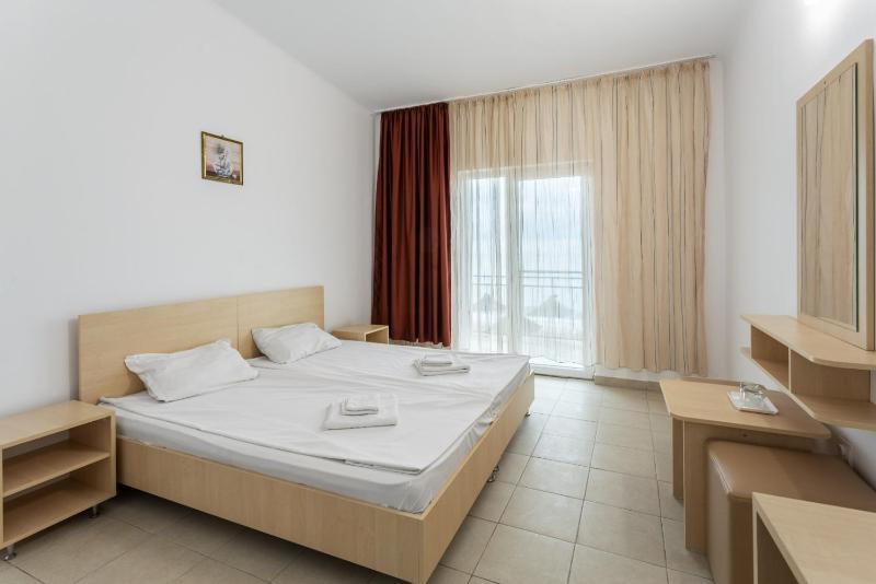 Standard Twin Room with Balcony & Sea View image 2