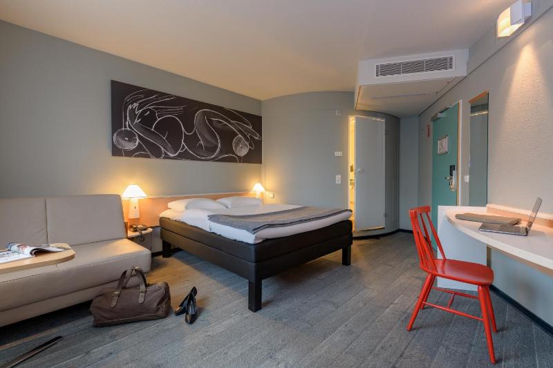 Double Room with Sofa Bed image 4