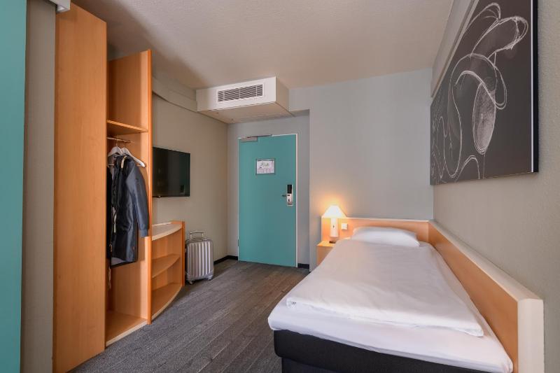 Single Room image 1