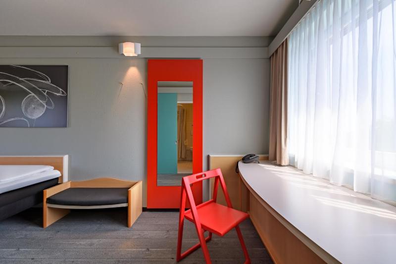 Single Room image 4
