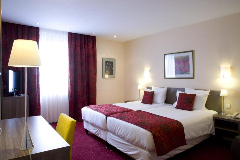 Superior Twin Room image 1