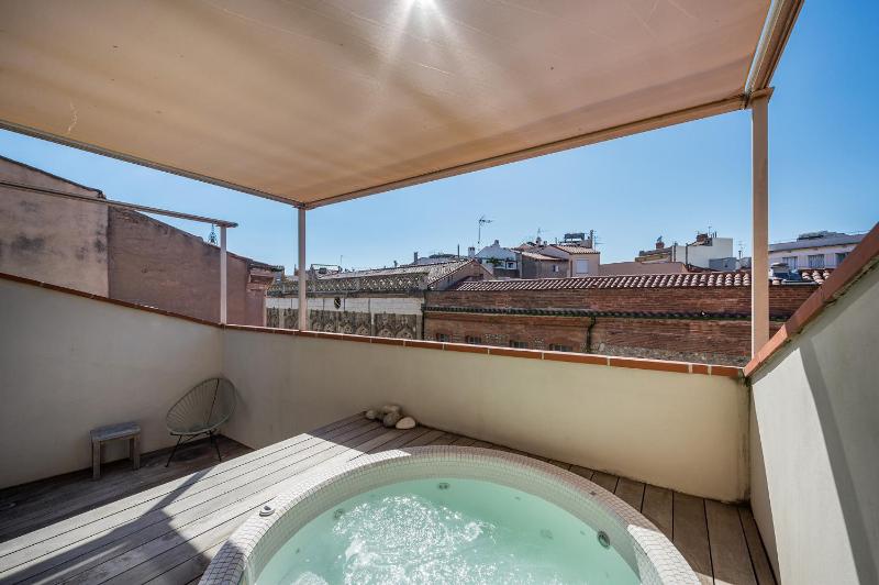 Suite with Hot Tub (Summer Only) image 1