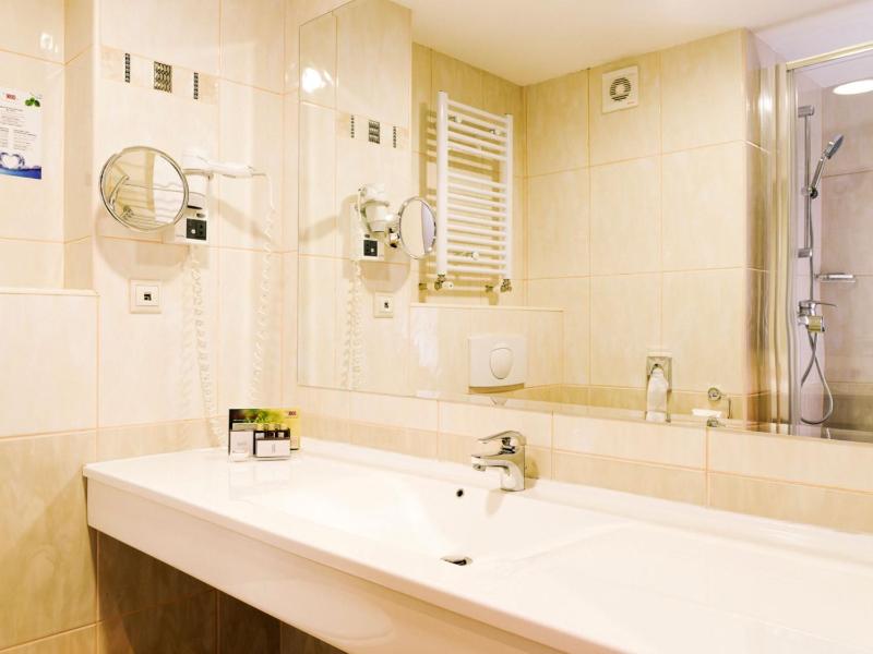 Twin Economy Room with Free Wellness Access image 4