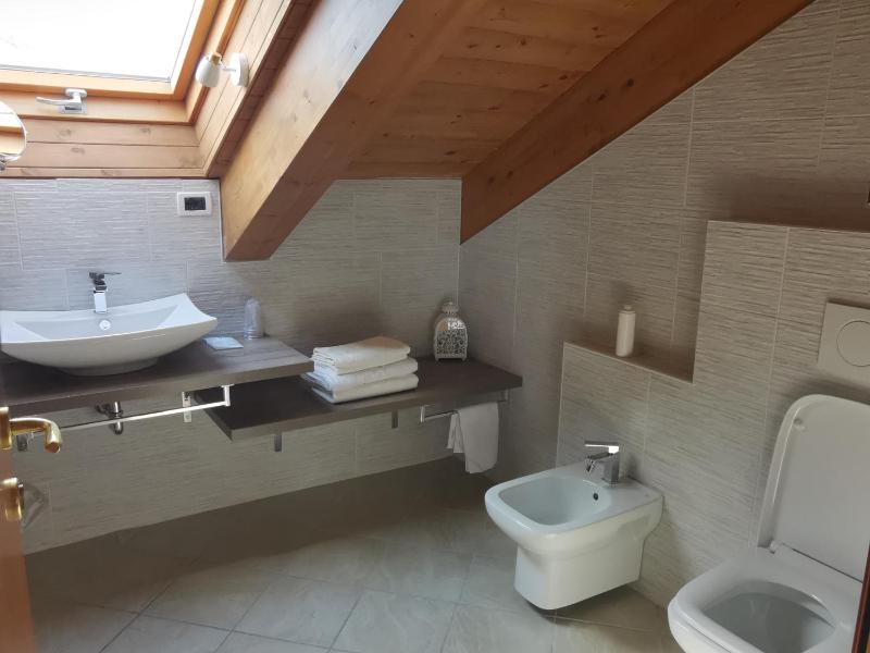 Deluxe Triple Room image 3