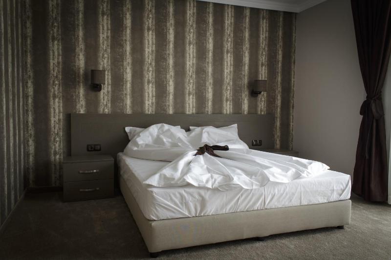 Double Room with Balcony image 3