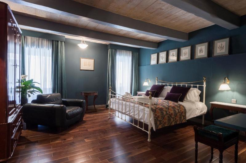 Deluxe Suite image 1