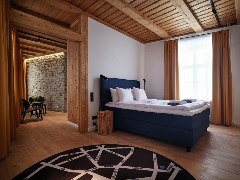 LJ5 - Old Town Rooms with Exclusive shared Roof Terrace - image 9