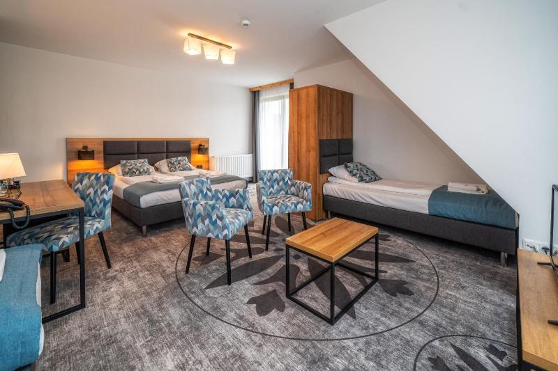 Standard Quadruple Room image 3
