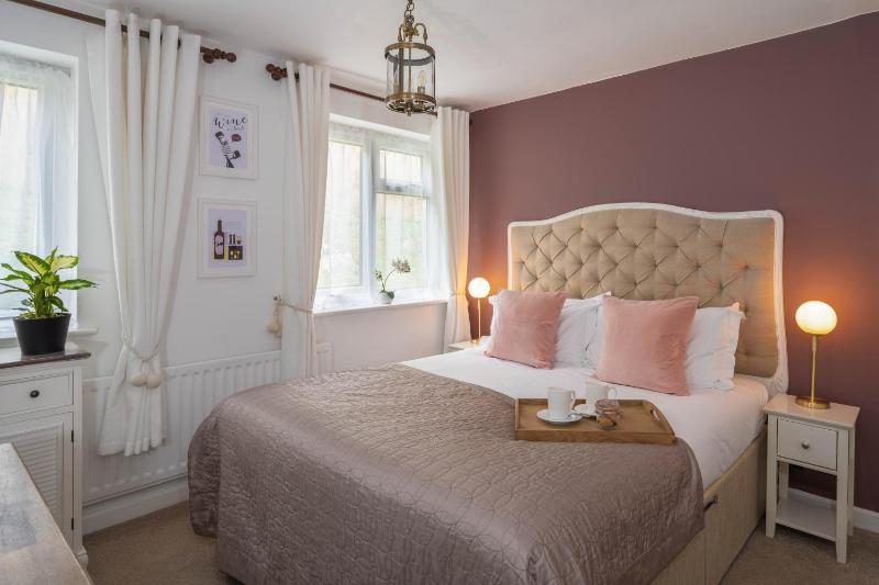 Small Double Room image 3