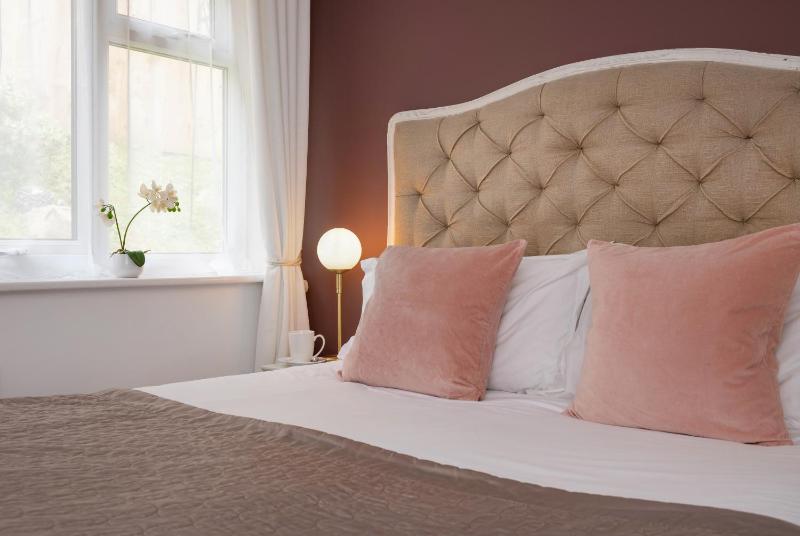 Small Double Room image 2