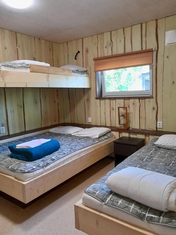 Triple Room with Shared Bathroom image 2