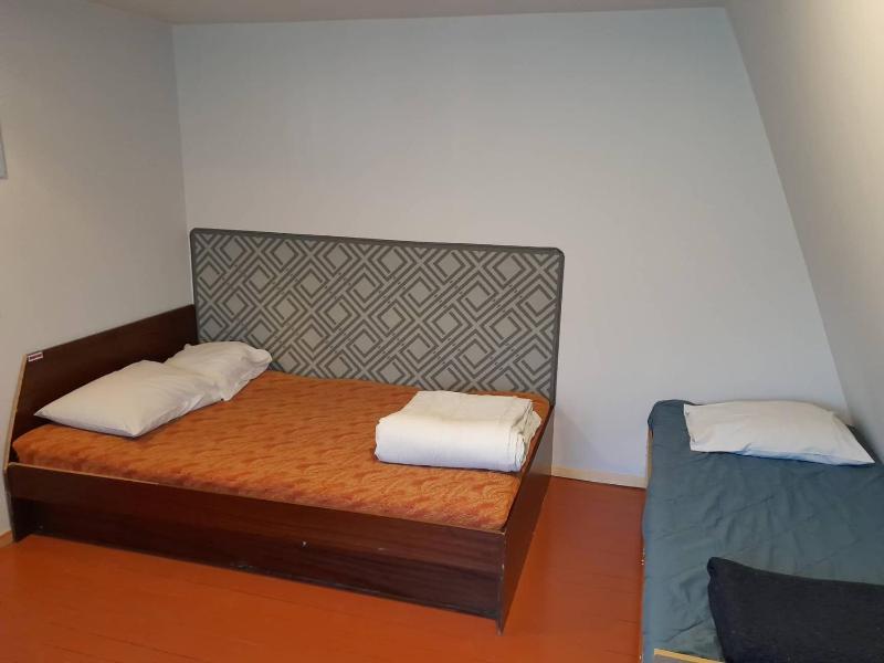 Twin Room with Shared Bathroom image 3