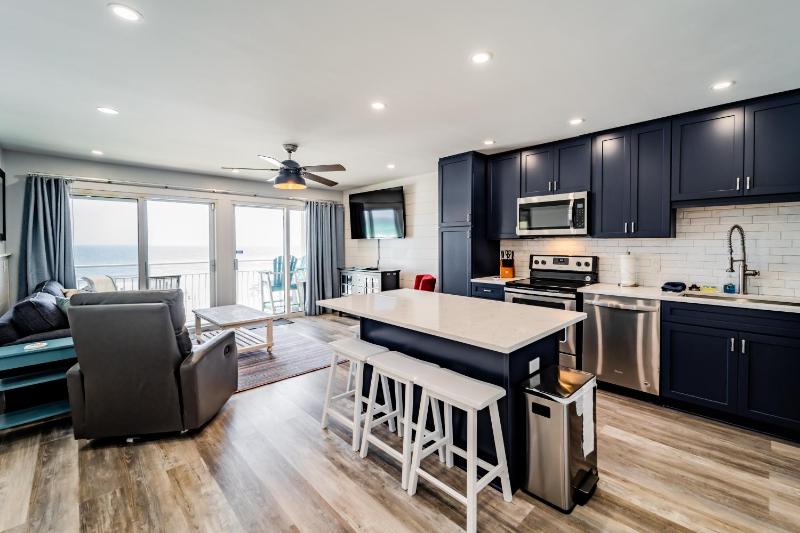 Salty Seas Gulf Front Oasis - New to Market Rates - image 8