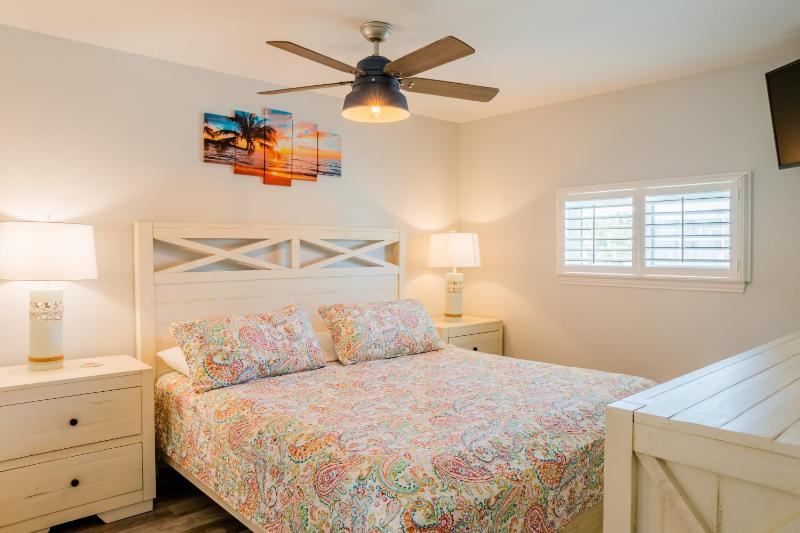 Salty Seas Gulf Front Oasis - New to Market Rates - image 12