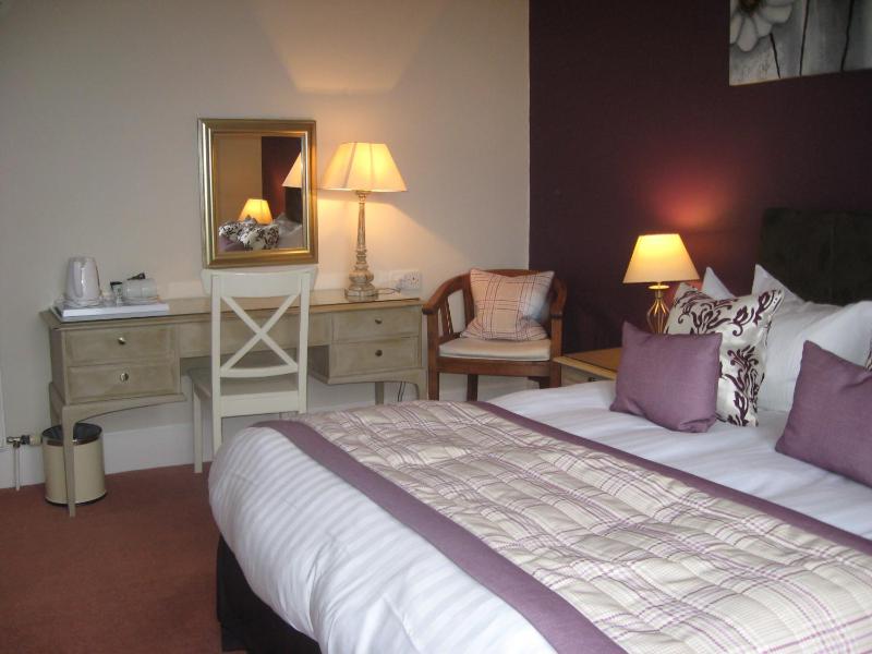 Large Double Room image 4