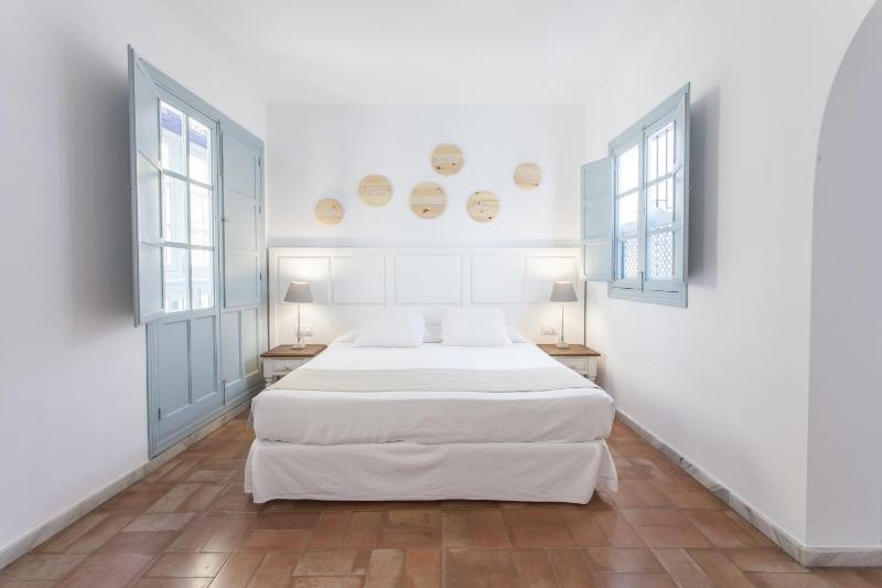 Apartamentos Suites Santa Cruz - image 1