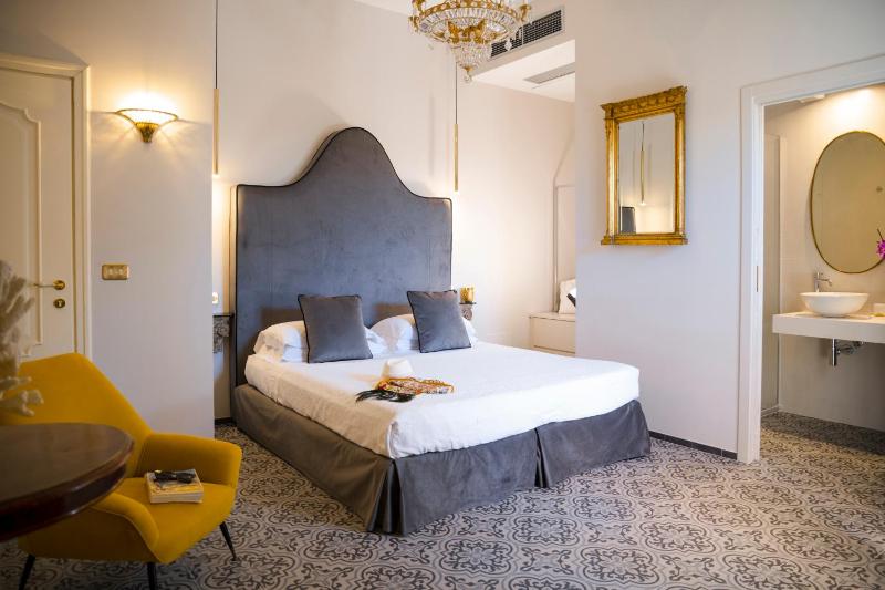 Superior Double Room image 1
