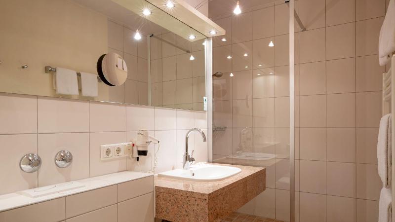 Superior Double Room image 3