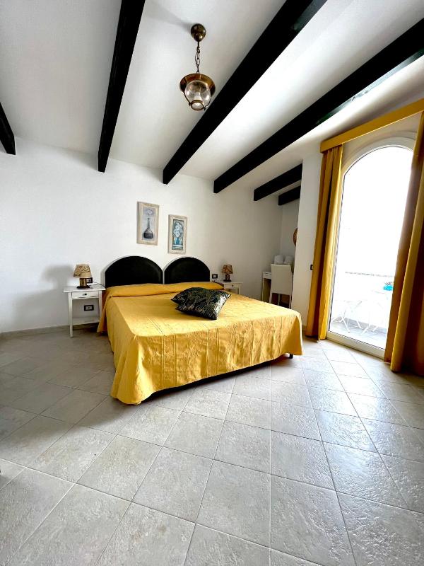 Superior Double Room image 3
