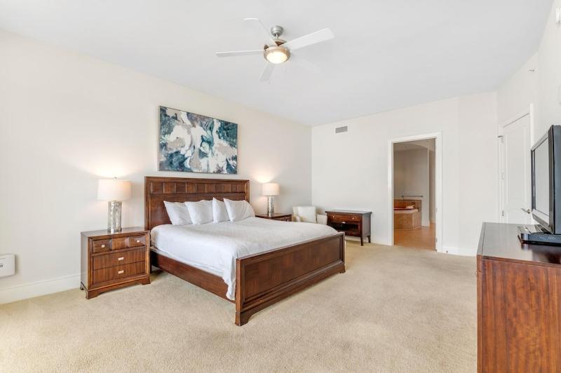 Turquoise Place Unit 1805D - image 2