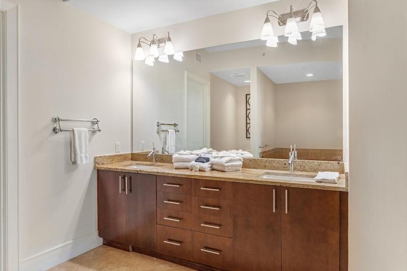 Turquoise Place Unit 1805D - image 33