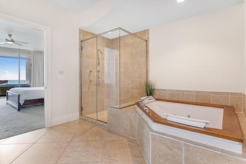 Turquoise Place Unit 1805D - image 23