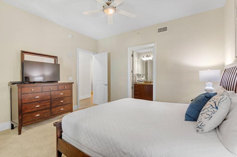 Turquoise Place Unit 1805D - image 9