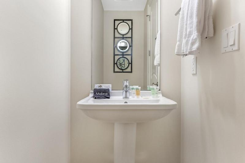 Turquoise Place Unit 1805D - image 20