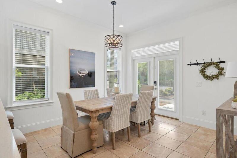 Seacrest Getaway - image 11