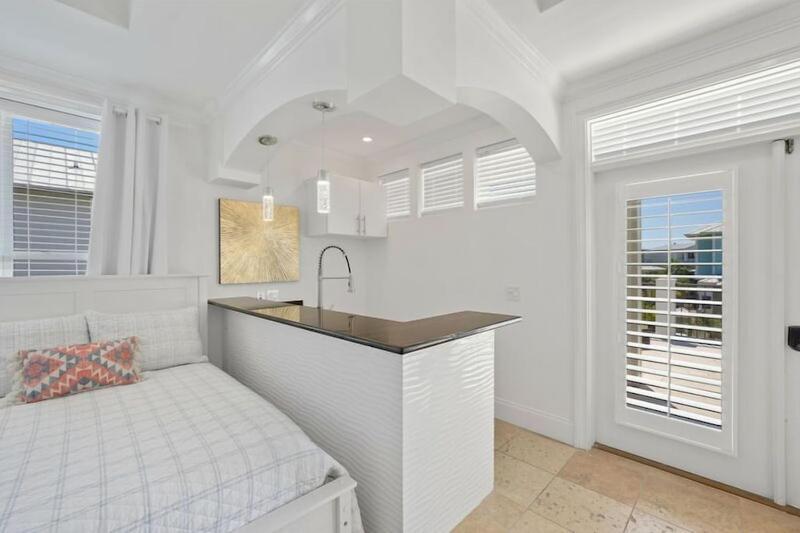 Seacrest Getaway - image 14