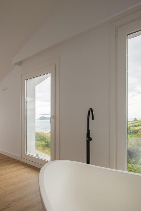Suite with Sea View image 4