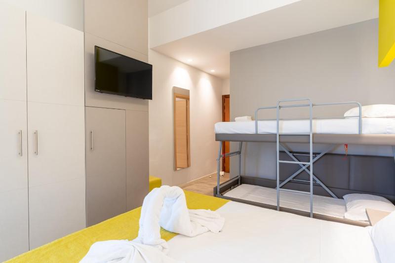 Superior Room with Side Sea View  image 3