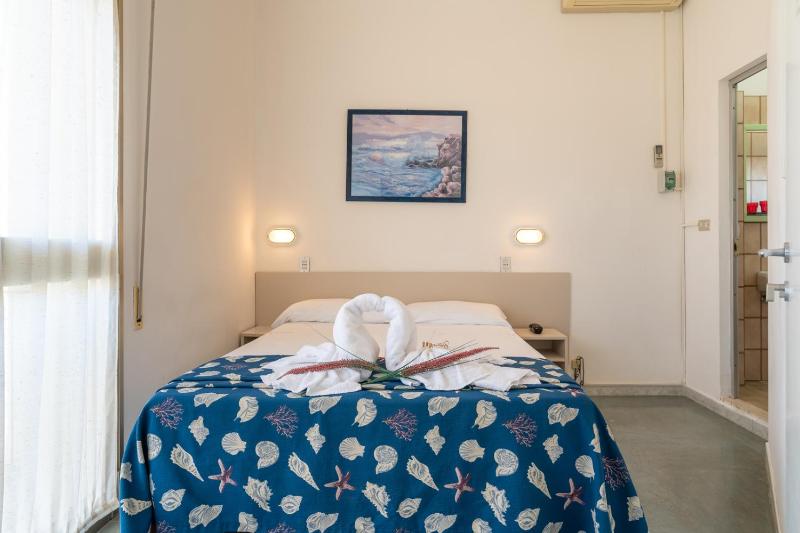 Economy Room image 1