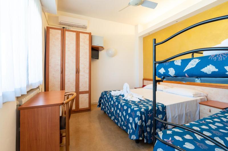 Room with Sea View image 3