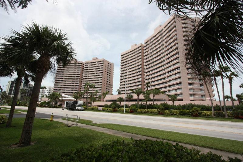 5F Crescent Beach Club - image 32