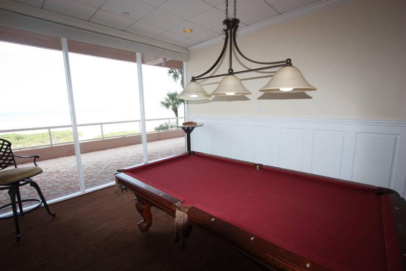 5F Crescent Beach Club - image 30
