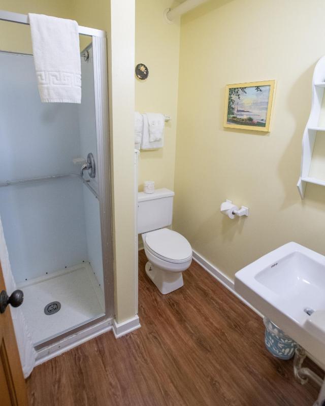 Twin Room with Shower image 3