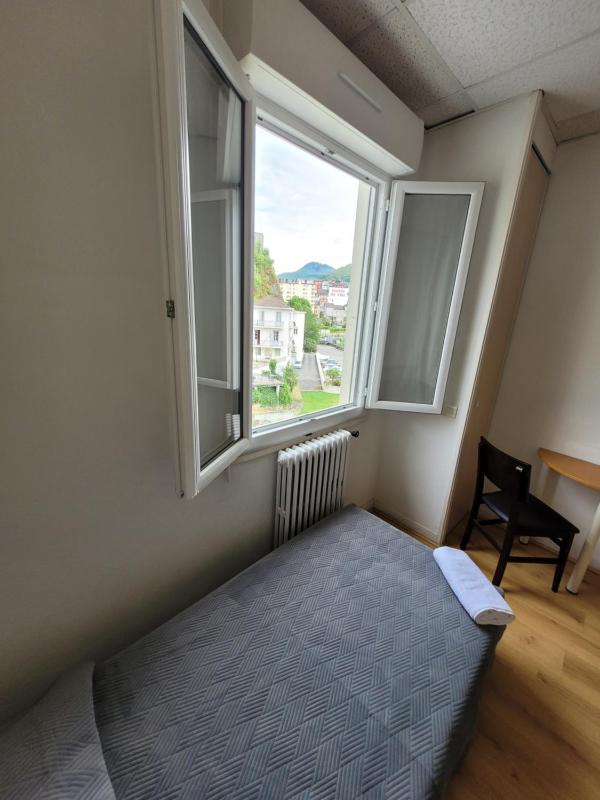 Twin Room image 2