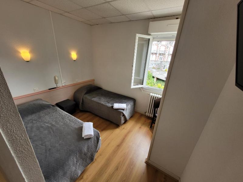 Twin Room image 3