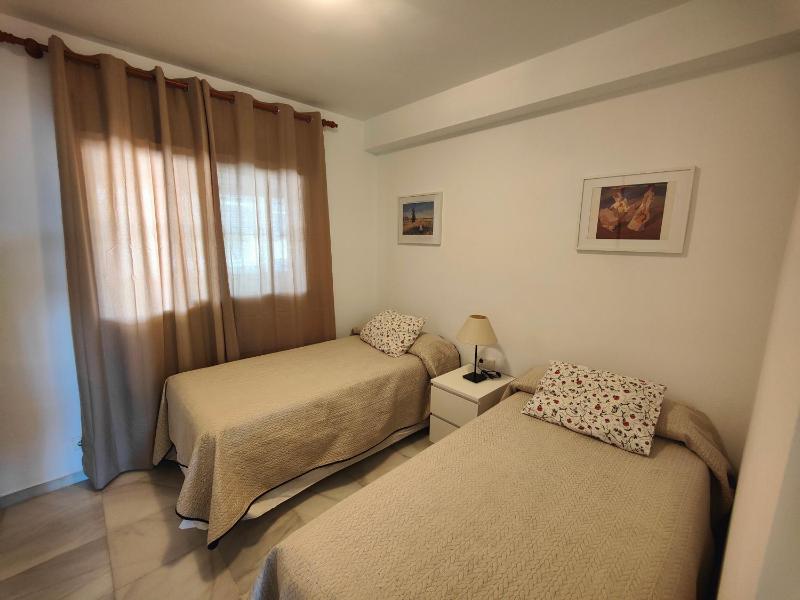 APARTAMENTO CERCA DE LA PLAYA CON PISCINA - image 2