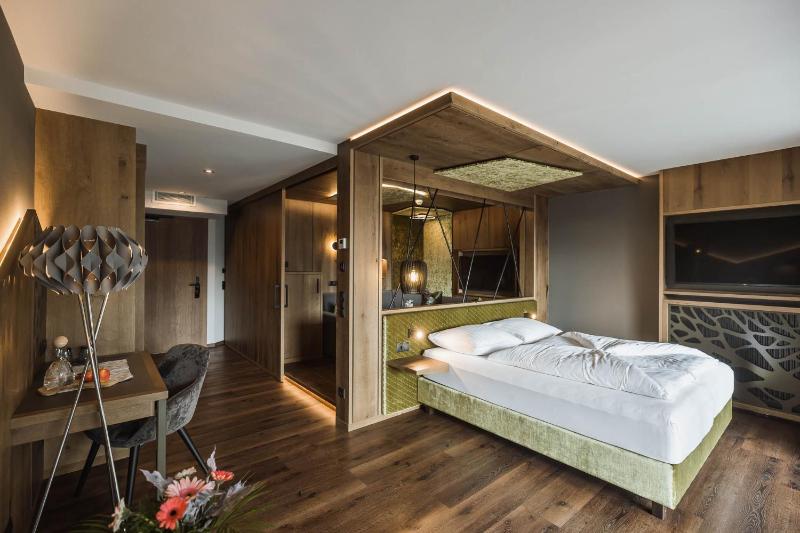 Deluxe Suite image 1