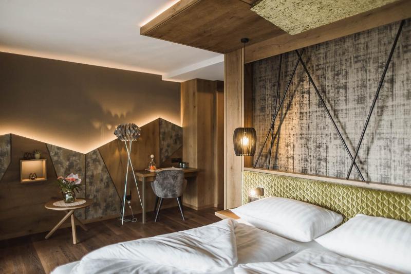 Deluxe Suite image 2