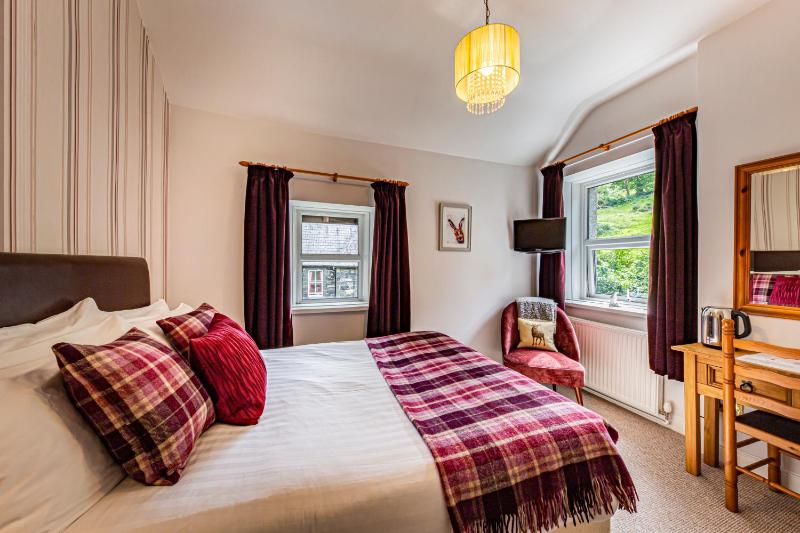 Small Double/Superior Single Room image 1