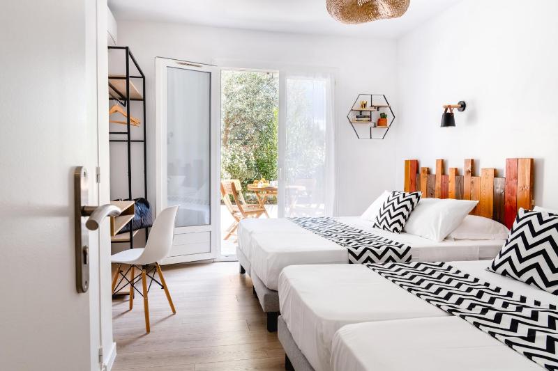 Quadruple Room with Terrace image 1