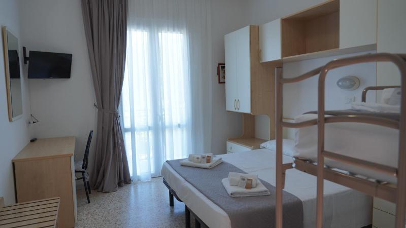 Quadruple Room image 4