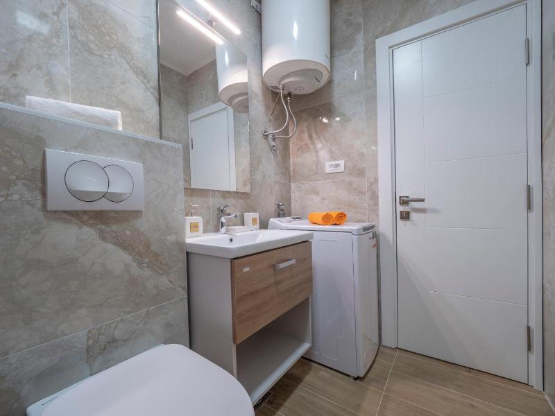 Oscar Exclusive Apartment - image 10