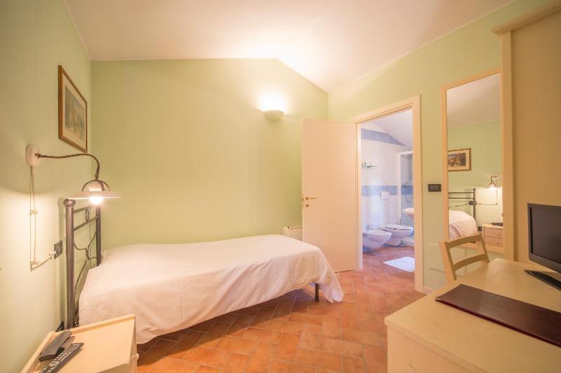 Single Room image 2