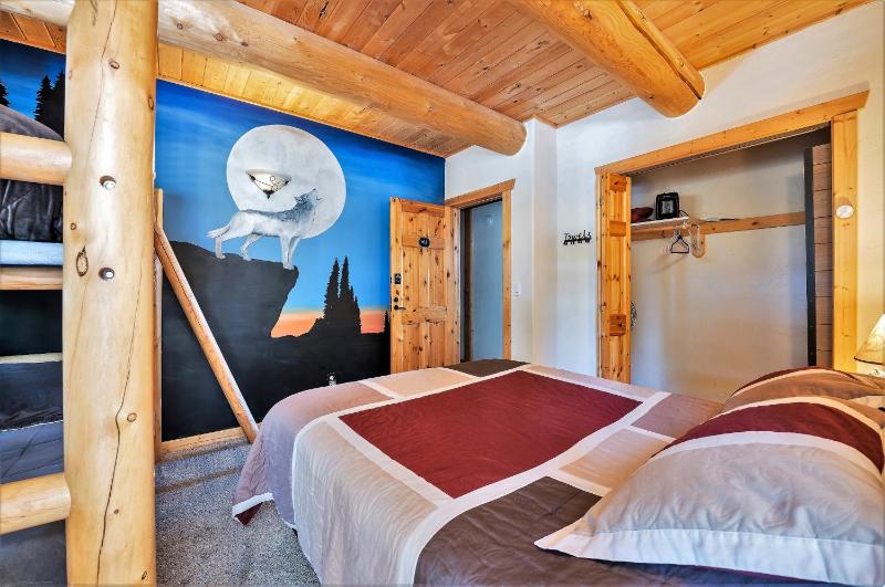 Family Room with Balcony and Shared Bathroom image 3