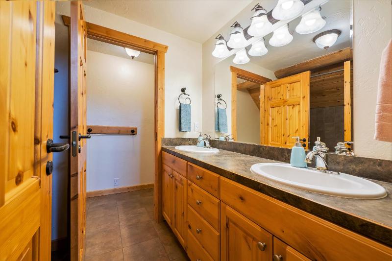 Deluxe Triple Room image 3