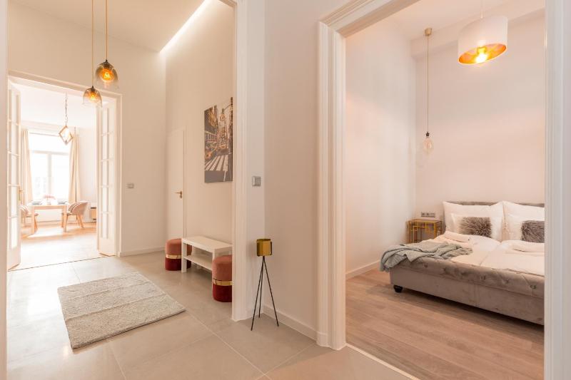 Space and Elegance in The Heart of Budapest - image 10